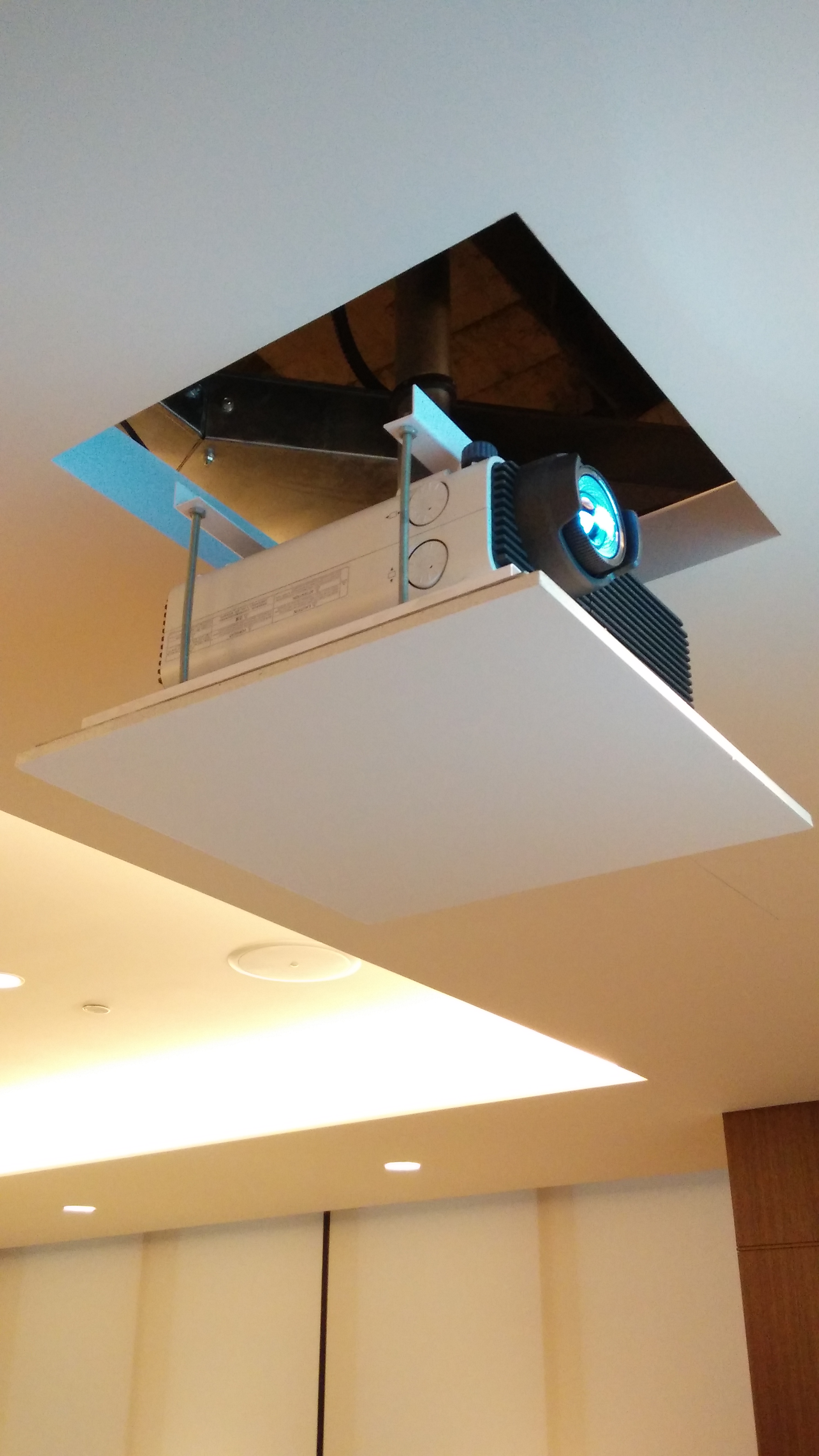 单杆式投影机/摄像机电动吊架