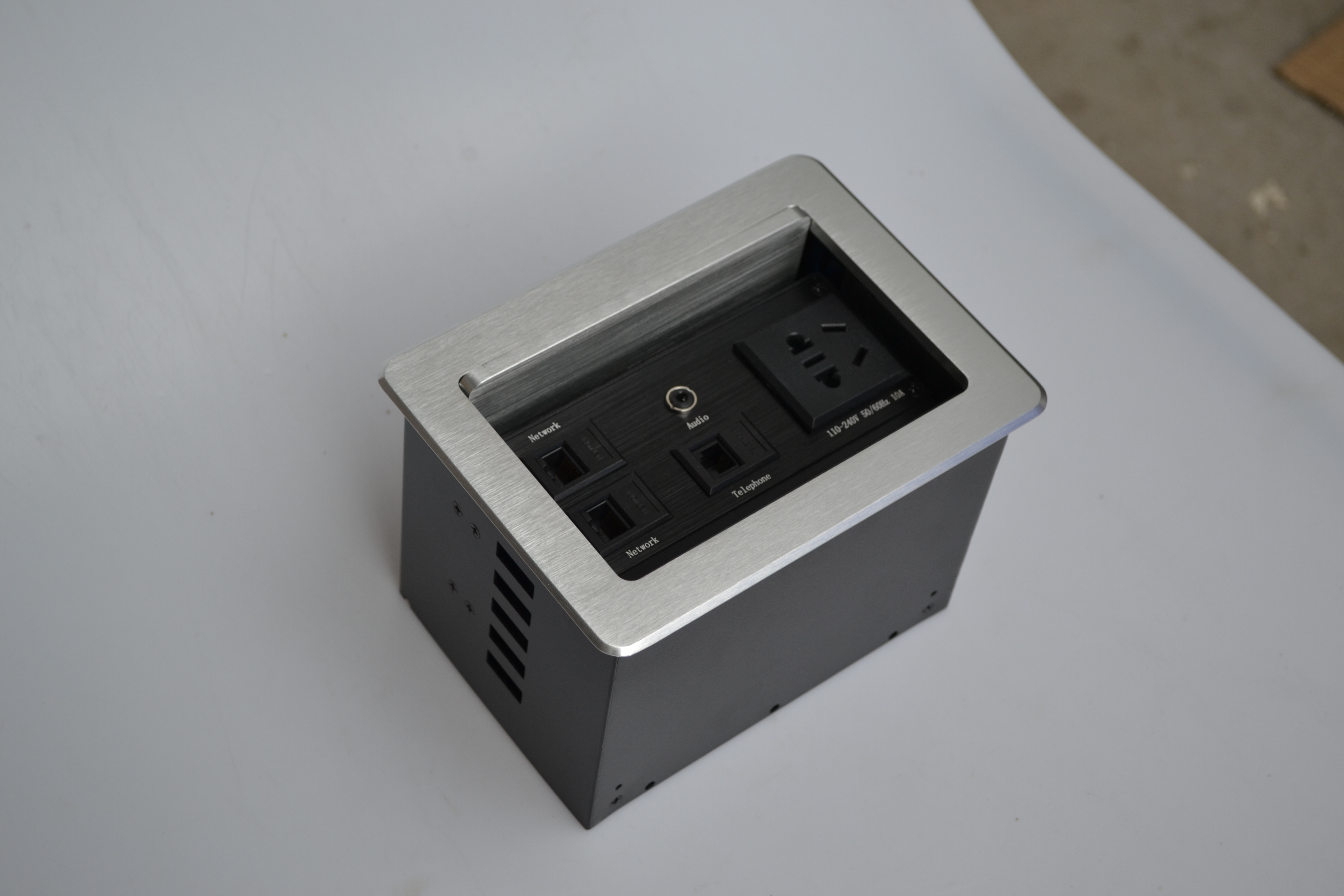 滑盖式桌面插座